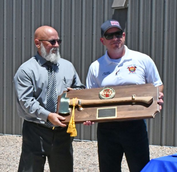 Jon Wisner receives plaque Jon Wisner receives plaque
