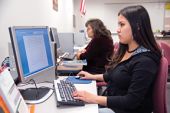 Student working in writing center